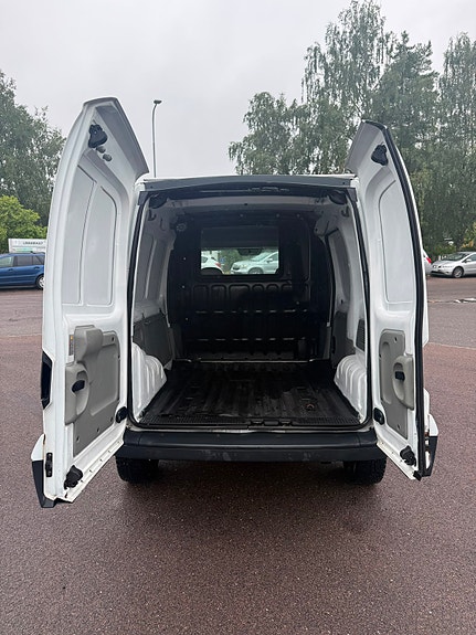 Nissan Kubistar 6 of 12