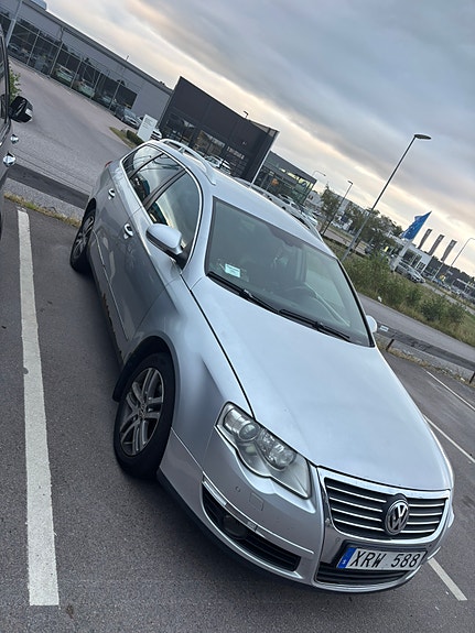 Volkswagen Passat 2 of 8