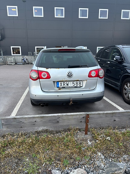 Volkswagen Passat 4 of 8