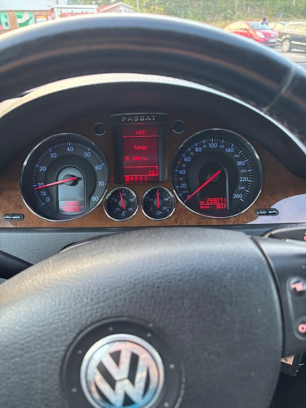 Volkswagen Passat 5 of 8