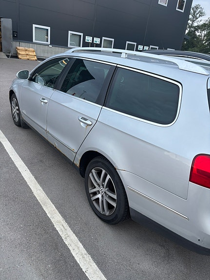 Volkswagen Passat 3 of 8