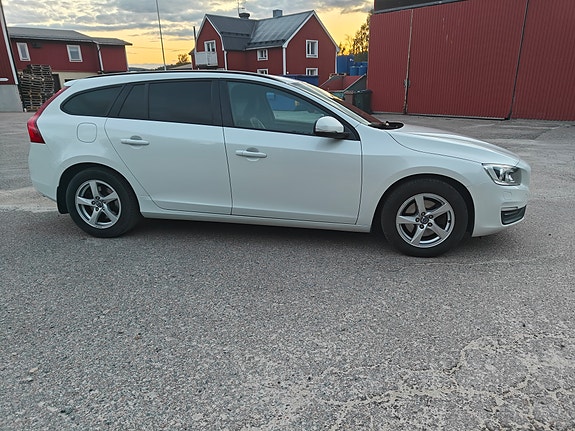 Volvo V60 3 of 10