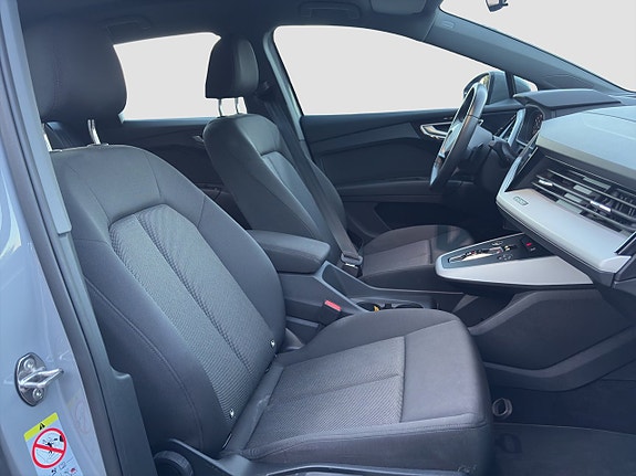 Audi Q4 e-tron 10 of 22