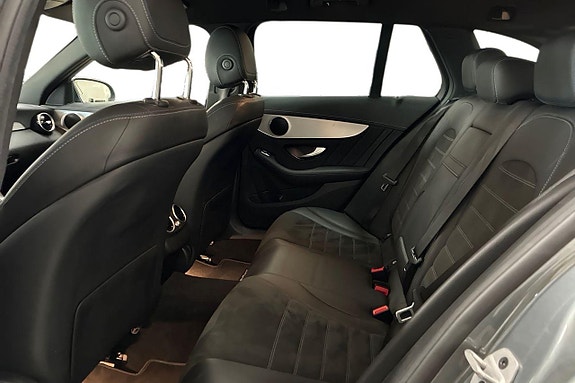 Mercedes-Benz C300 8 of 25