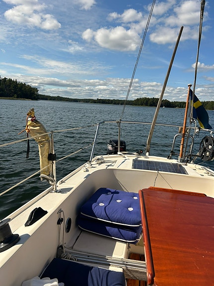 Välvårdad IF-båt nr 2276 – seglingsklar med nya dynor och mycket utrustning 4 of 13