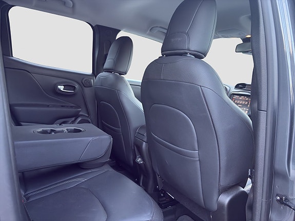 Jeep Renegade 12 of 24