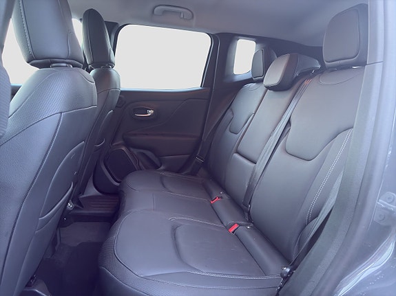 Jeep Renegade 11 of 24