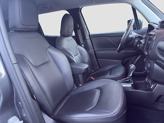Jeep Renegade 10 of 24