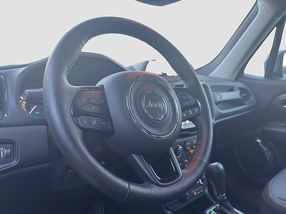 Jeep Renegade 14 of 24