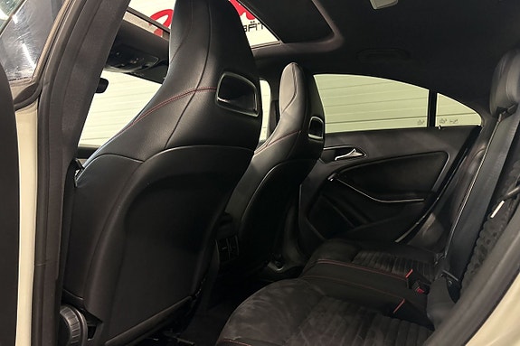 Mercedes-Benz CLA200 22 of 24