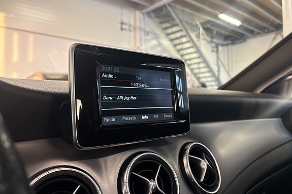 Mercedes-Benz CLA200 18 of 24