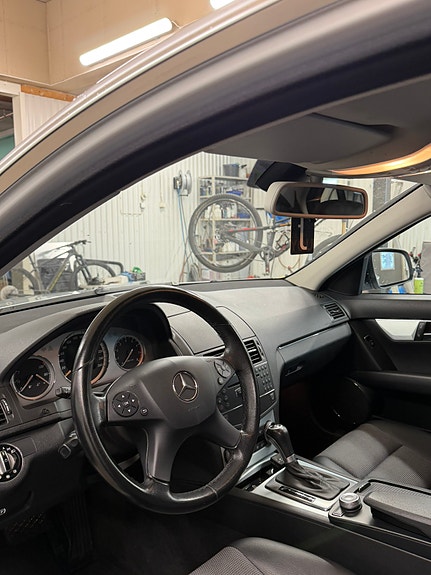 Mercedes-Benz C200 5 of 8