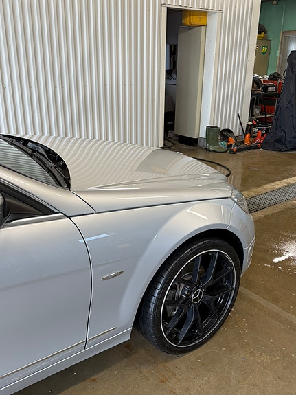 Mercedes-Benz C200 4 of 8