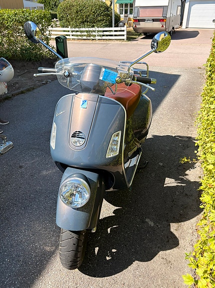 Vespa GTV 250ie 4 of 9