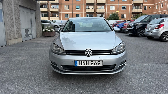 Volkswagen Golf VII 2 of 11