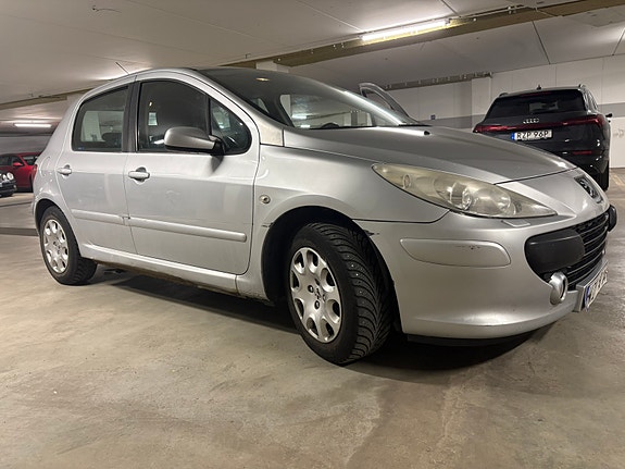 Peugeot 307 2 of 12
