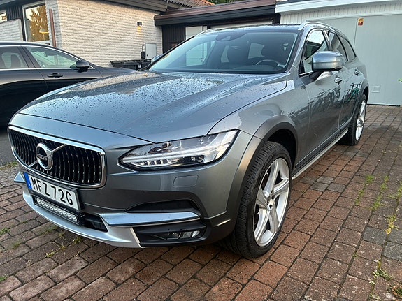 Volvo V90 Cross Country 6 of 17
