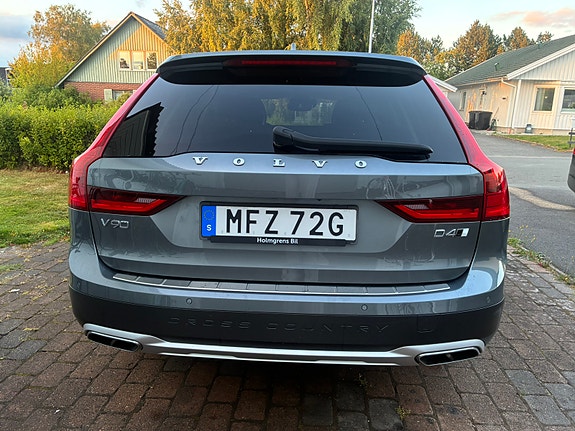 Volvo V90 Cross Country 4 of 17