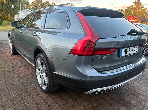 Volvo V90 Cross Country 5 of 17