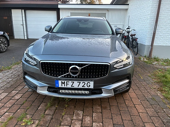 Volvo V90 Cross Country 2 of 17