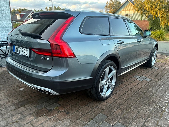 Volvo V90 Cross Country 3 of 17