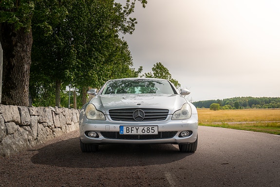 Mercedes-Benz CLS350 2 of 20