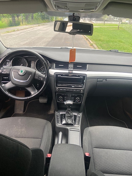 Skoda Superb 3 of 9