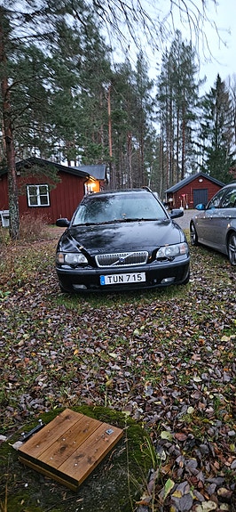 Volvo V70 2 of 15