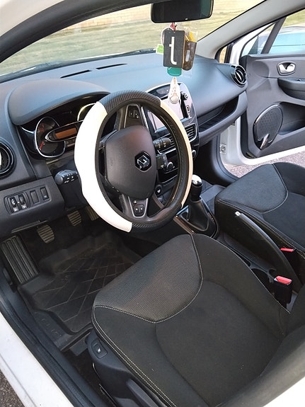 Renault Clio 8 of 12