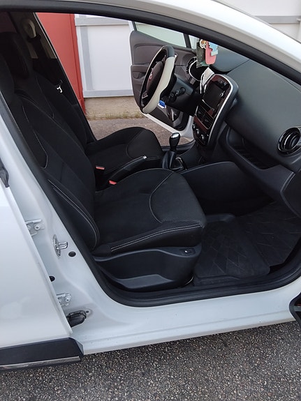 Renault Clio 9 of 12