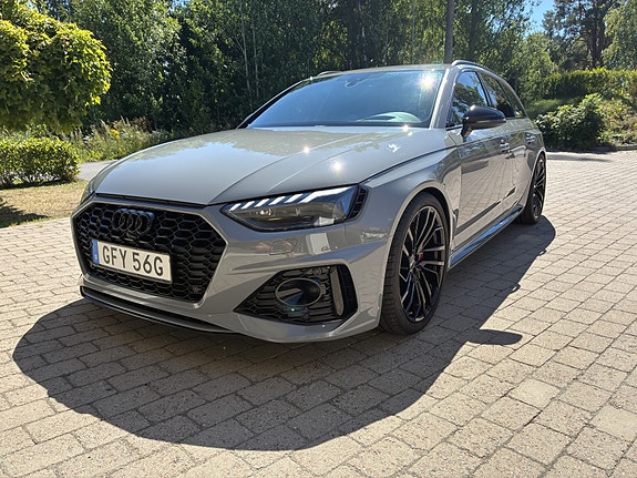Audi RS4 2 of 14