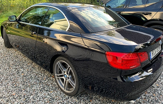 BMW 330d 2 of 5