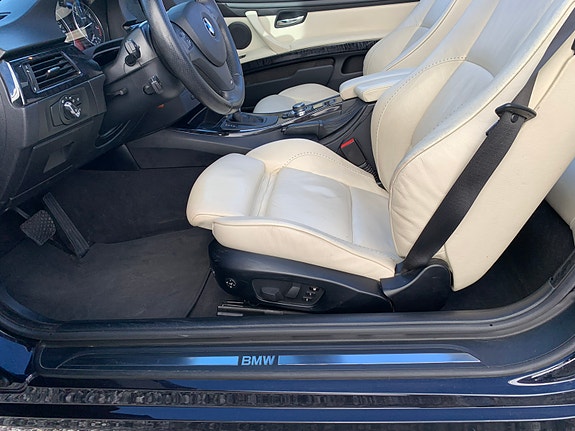 BMW 330d 3 of 5