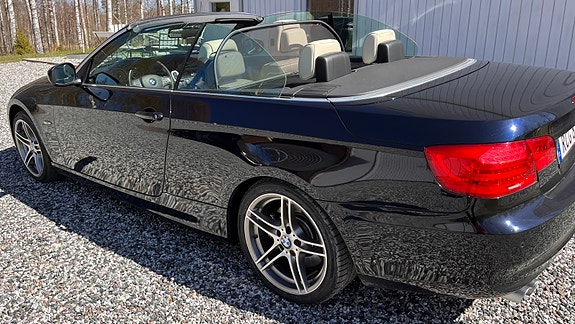 BMW 330d 5 of 5