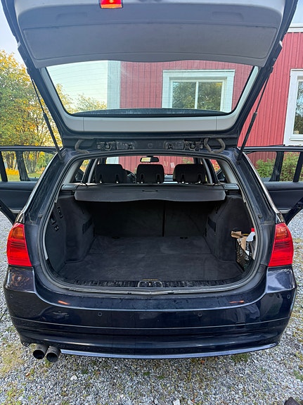BMW 325Xi 4 of 8