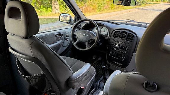 Chrysler Voyager 3 of 6