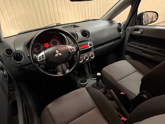 Mitsubishi Colt 7 of 10