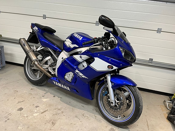 Yamaha YZF-R6 2 of 4