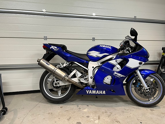 Yamaha YZF-R6 3 of 4