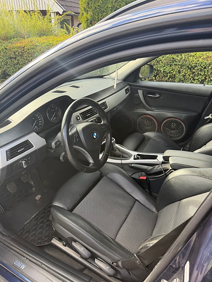 BMW 320d 3 of 5