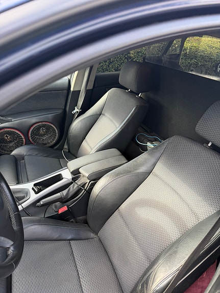 BMW 320d 4 of 5
