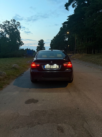 BMW 325i 4 of 4