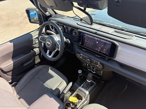 Jeep Wrangler 14 of 25