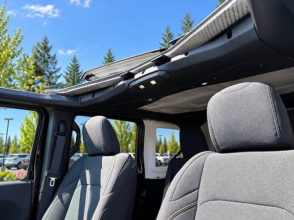 Jeep Wrangler 11 of 22