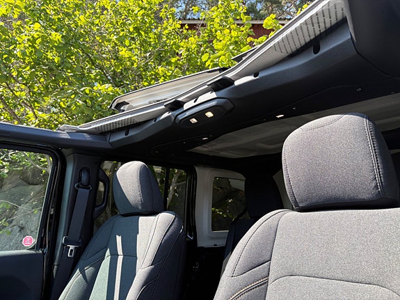 Jeep Wrangler 11 of 25