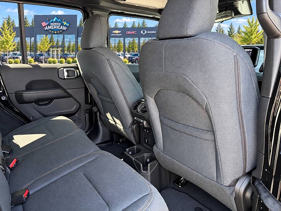 Jeep Wrangler 13 of 22