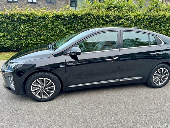 Hyundai IONIQ 2 of 12