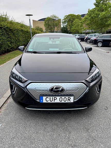 Hyundai IONIQ 10 of 12