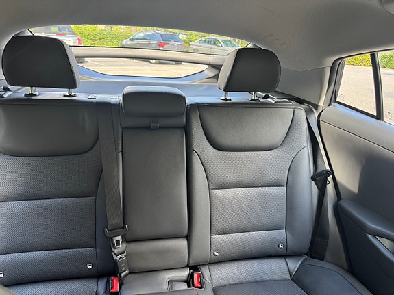 Hyundai IONIQ 7 of 12
