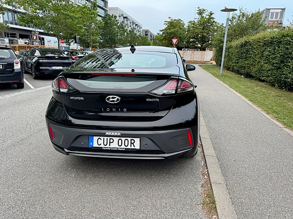 Hyundai IONIQ 11 of 12